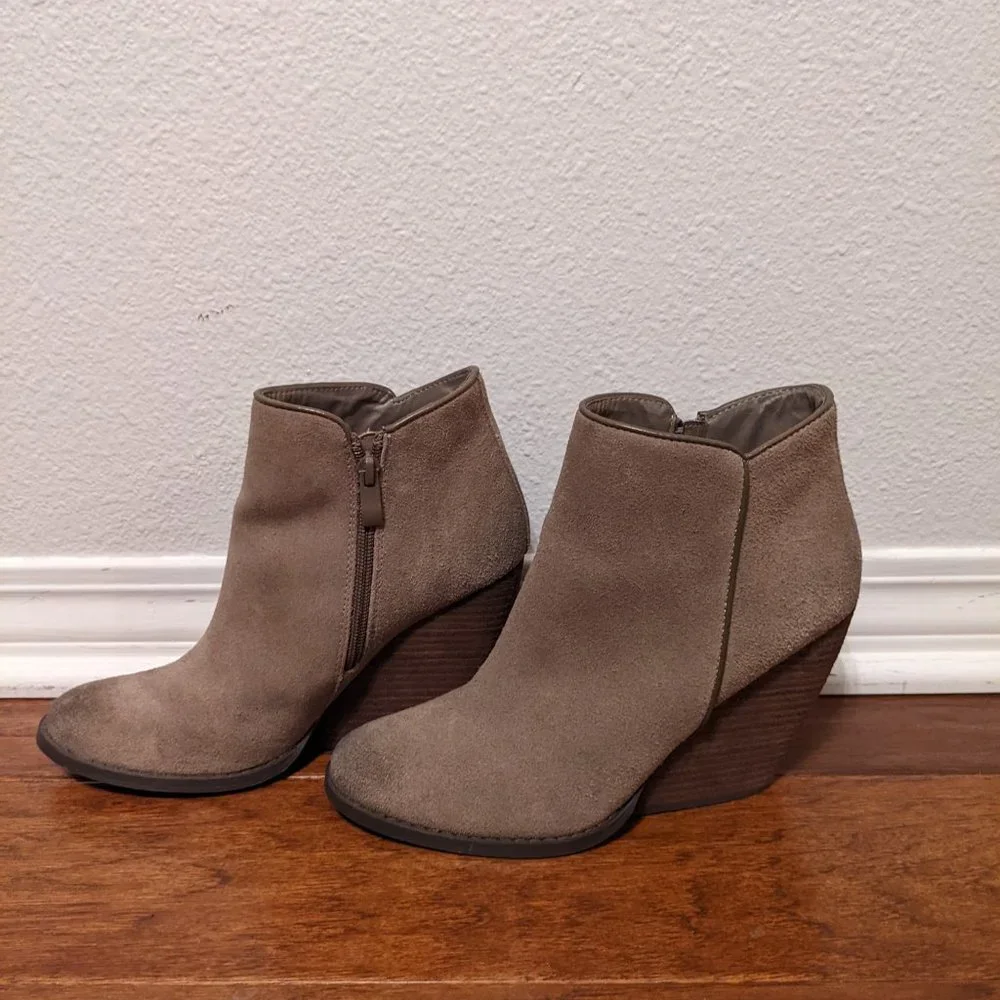 Very Volatile Wedge Booties - Picture 3 of 7
